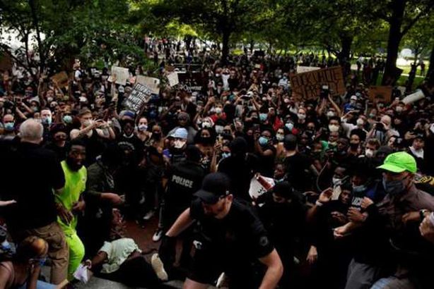 مظاهرات في الولايات المتحدة احتجاجا علي مقتل جورج فلويد