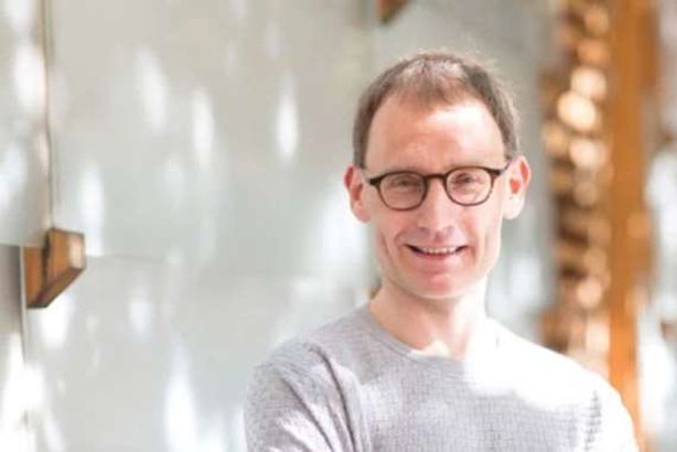 البروفيسور نيل فيرجسون