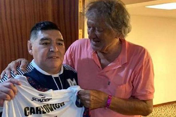 ماردونا واللاعب الراحل