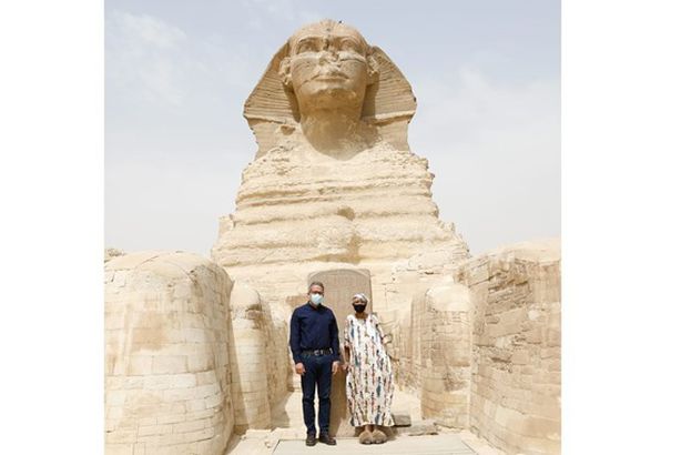 وزيرة الساحة و جلوريا والكر