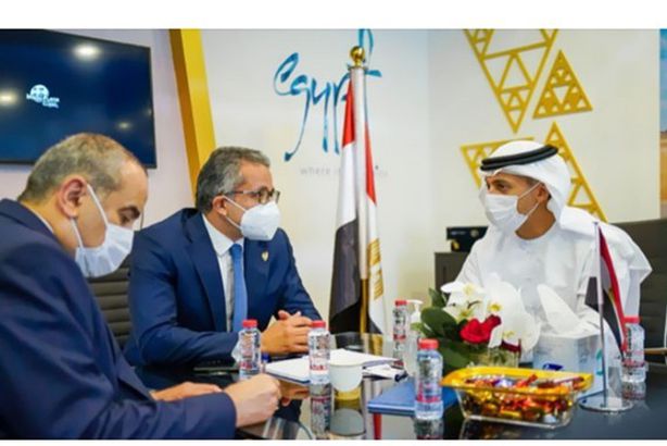 العناني يفتتح الجناح المصري المشارك في السوق السياحي العربي بدبي
