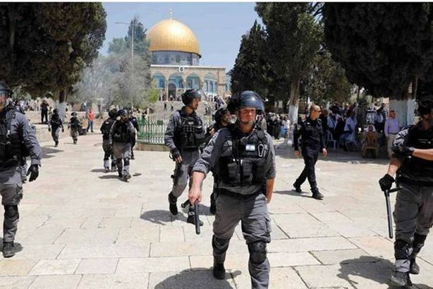 قوات الاحتلال تقتحم المسجد الأقصى