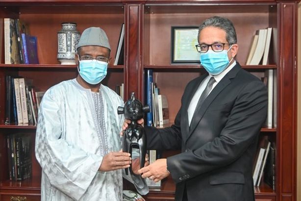 وزير السياحة و سفير غينيا بالقاهرة