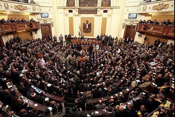 التحقيق مع ٤ موظفين وعضو مجلس نواب بسوهاج