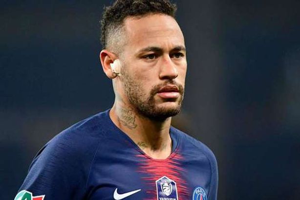 لاعب كرة القدم البرازيلي "نيمار"