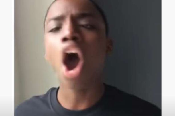 طفل أمريكي.. صرخته تتحول لنشيد يشعل مواقع التواصل