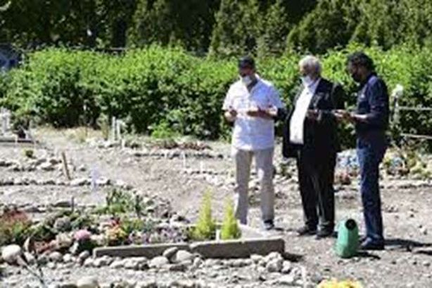 مسلمو إيطاليا.. أبقت جثة أمها 10أيام لإيجاد مقبرة لدفنها