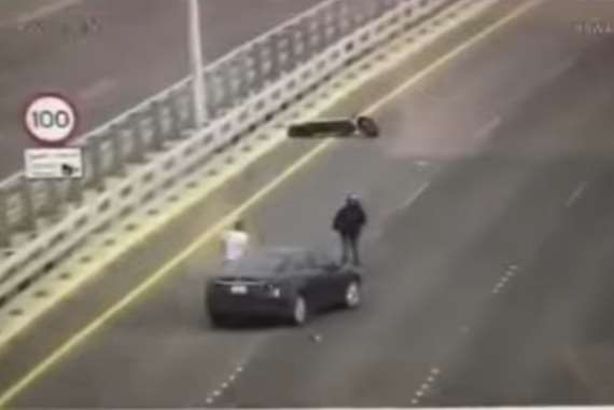 بالفيديو.. عملية دهس لديبلوماسي أمريكي بدولة خليجية