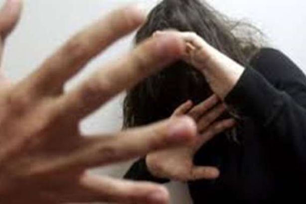 هزت السعودية.. يحرق زوجته بعد حلق شعرها