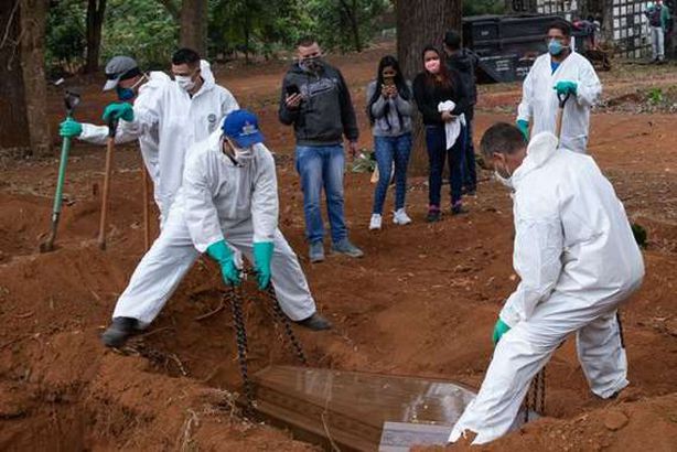 البرازيل تستخرج جثث الموتى لدفن ضحايا كورونا مكانهم