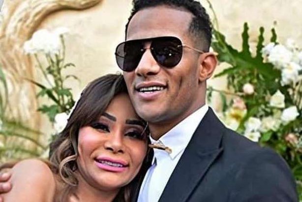 محمد رمضان و  شقيقته

