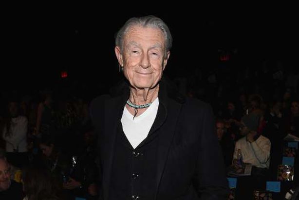 وفاة مخرج أفلام «باتمان» بعد صراع مع السرطان