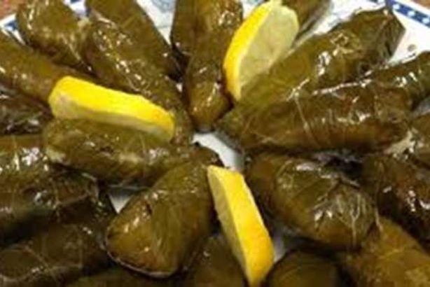 توقيف 3 سيدات بسبب محشي العنب بدولة أوربية