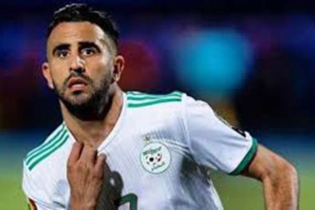 طائرة  درون تفاجيء "محرز" بهذه الصدمة