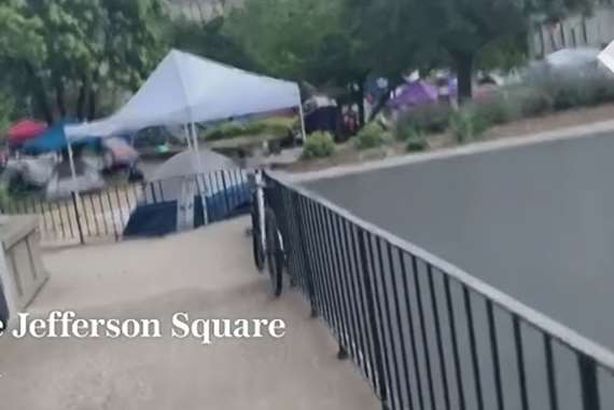 لحظة إطلاق النار على محتجين في مدينة «لويفيل» الأمريكية