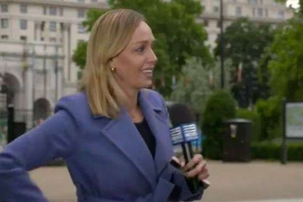 صادم.. مراسلة تتعرض لهجوم مسلح على الهواء 
