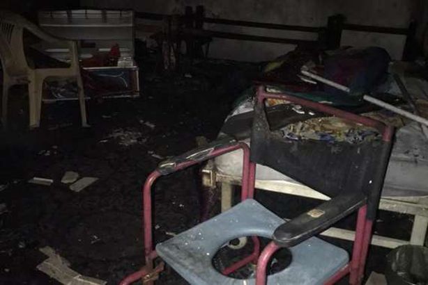 هزت السعودية.. عاملة تحرق مسنة معاقة