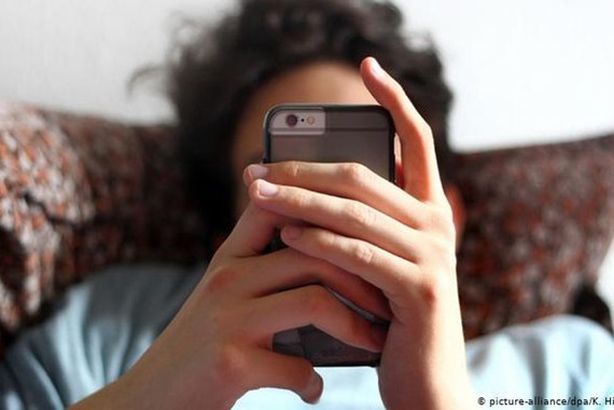 الأضرار الصحية المرتبطة باستعمال الهواتف الذكية