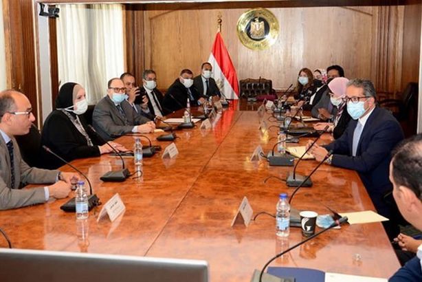 وزيرة التجارة والصناعة و وزير السياحة والآثار