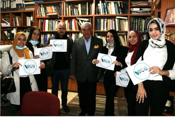 زاهي حواس و أعضاء مبادرة ألف كاتب