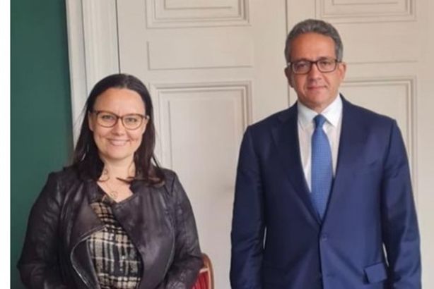 وزير  السياحة والآثار  و  وزيرة الدولة بوزارة الخارجية الألمانية
