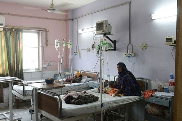 عملية جراحة لامرأة مسنة