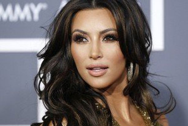 كيم كادرشيان تشعل مواقع التواصل بـ"نعي" مثير