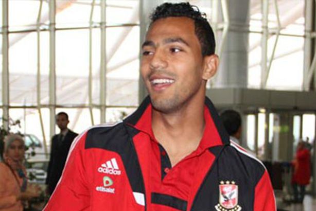 مسعد عوض يسقط مغشيًا عليه بمران الأهلي