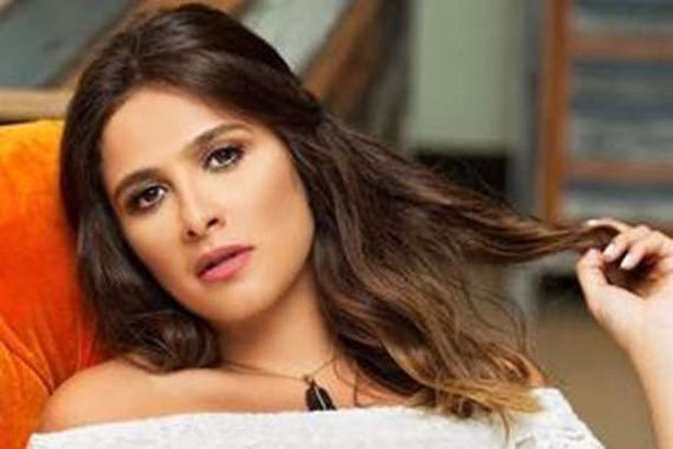 ياسمين عبد العزيز