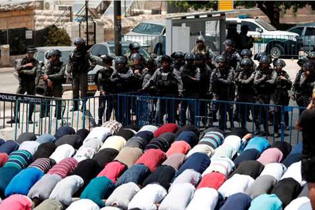 شاهد بالصور..  اعتداءات إسرائيل علي المسجد الأقصي