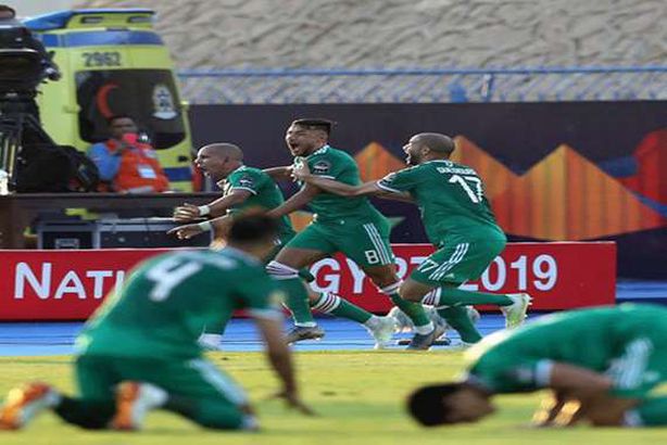 فرحة لاعبي منتخب الجزائر