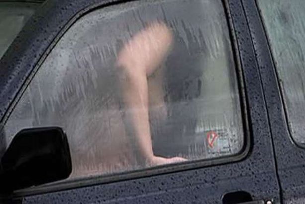 أفعال مخلة داخل سيارة "أرشيفية"