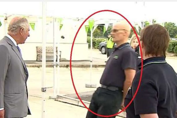 سقوط مفاجيء لعامل أمام الأمير تشارلز