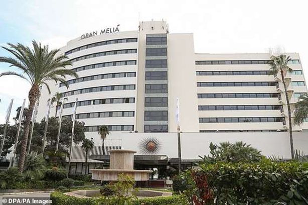 قتل مزدوج.. بريطاني يسقط من شرفة ويقتل آخر