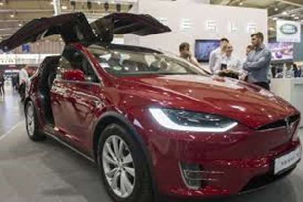 قرار مفاجيء من "تسلا" بخفض أسعار سياراتها.. لن تتخيل المبلغ