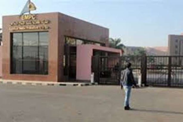 يقتحم مدينة الإنتاج الإعلامي بـ "سنجة".. والأمن يطلق الرصاص