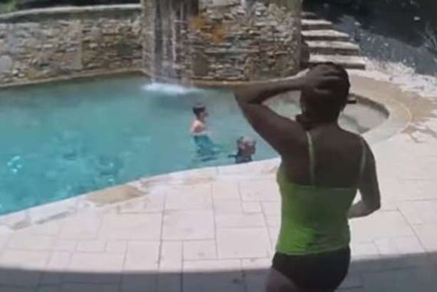 أم تنجو من الموت بأعجوبة بفضل ابنها