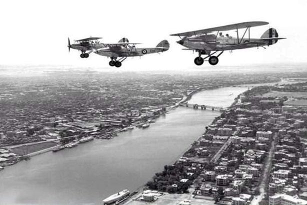 صورة نادرة لطائرتين تحلقان فوق النيل.. القاهرة قبل 85 عاما