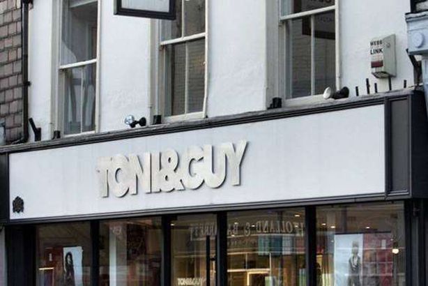 تغريم رجل 120 ألف جنيه بسبب قصة شعره 
