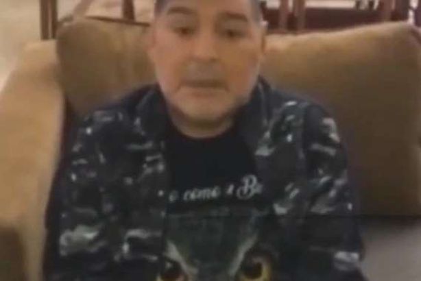 أسطورة كرة القدم الأرجنتيتي دييجو أرماندو مارادونا