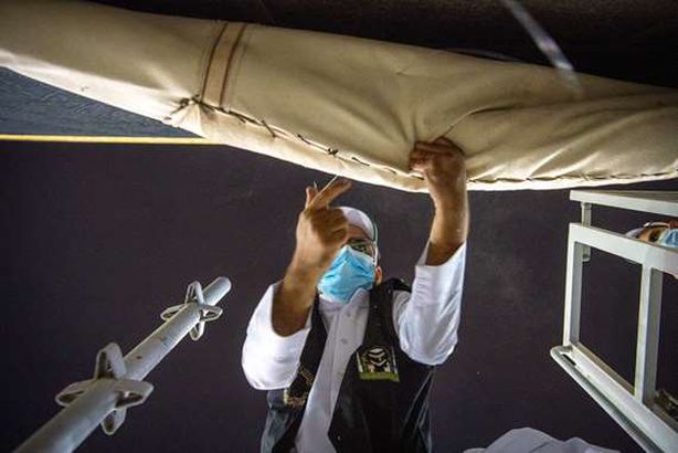 رفع الجزء السفلي من كسوة الكعبة