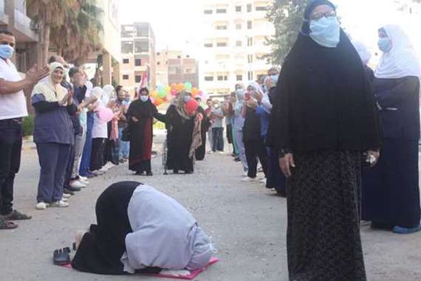 سجود شكر لله وزغاريد .. فرحة المتعافين من كوورنا