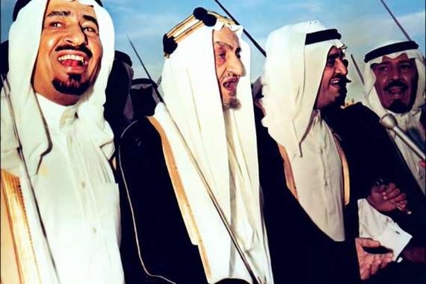 السعودية.. صورة نادرة تجمع 4 ملوك - المصريون