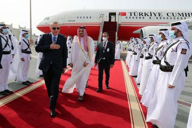 أمير سعودي: ماذا يفعل هذا الرجل في زيارة أردوغان لقطر