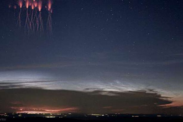 البرق الاحمر
