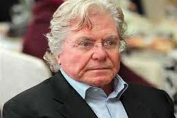 حسين فهمي: مواقع التواصل " مضيعة".. وحزين لوفاة 4 من أصدقائي بكورونا