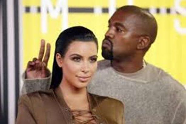 زوج كيم كارداشيان يظهر  في تحدٍ جديد لترامب