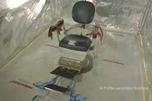 فيديو يكشف مراكز تعذيب سرية داخل حاويات بضائع