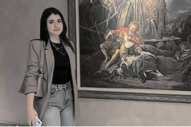 133-002458-naira-ashraf-s-family-leaves-home_700x400