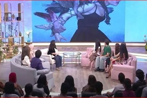 فنانة دنماركية تفضح مها الصغير بسرقة رسمتها.. وياسمين الخطيب: سرقة وبجاحة Capture